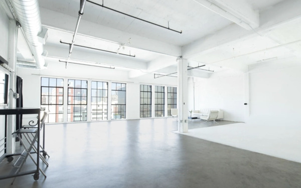  Daylight Photo Studio w/ Cyc Wall - Open Floor Plan (A)