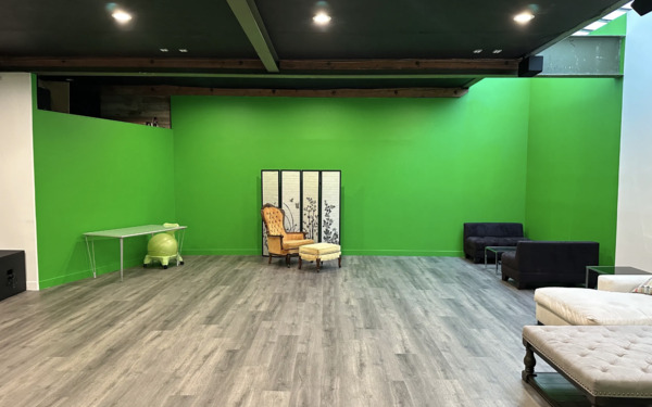 1000 SQFT Photo & Film Stage - 360 Green Screen!