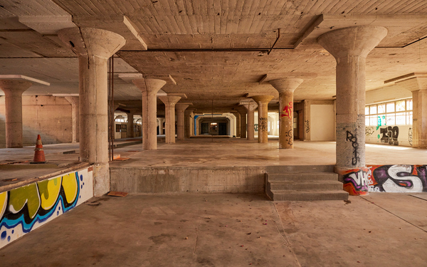 Solid Versatile Warehouse Space for Creative Projects