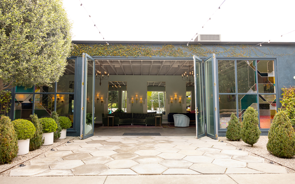 Gorgeous Events/Lifstyle Photography Space - 3,000 Sq. Ft Indoor & 3,500 Sq. Ft Outdoor Garden