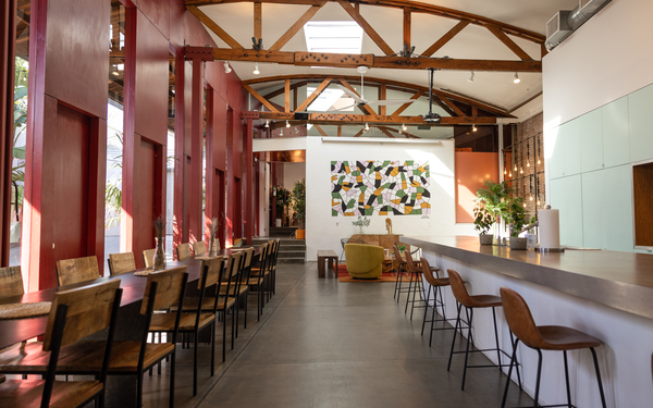 3500 Sq Ft Indoor Events Space - Large Courtyard / Loft Style Living 