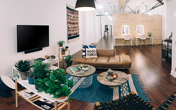 Natural Light Loft/Studio with CYC wall