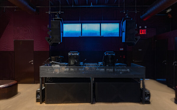 East Williamsburg Premium Warehouse style with Skylights 